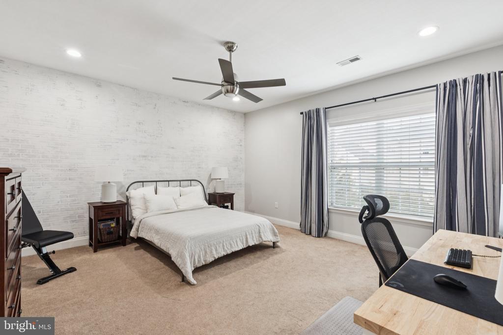 2801 HOFFS WAY