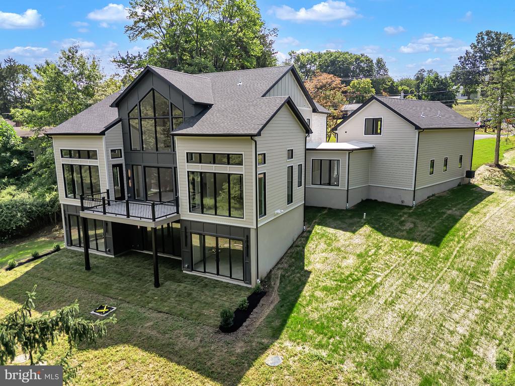 1502 CHINQUAPIN ROAD