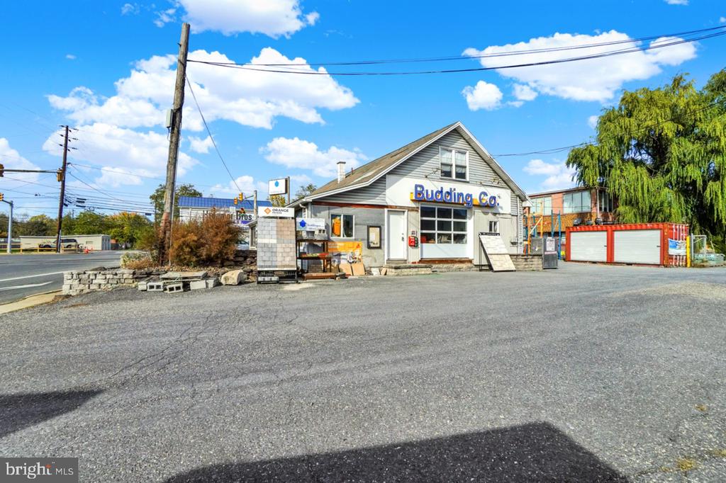 302 S 18TH STREET