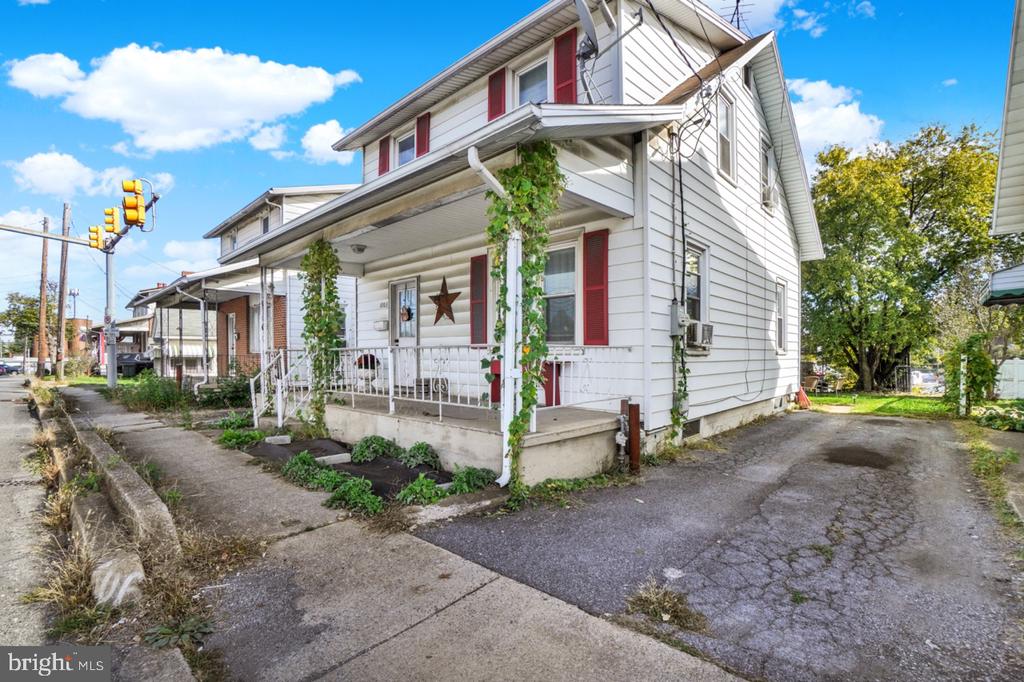 302 S 18TH STREET