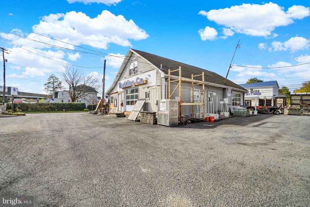 302 S 18TH STREET
