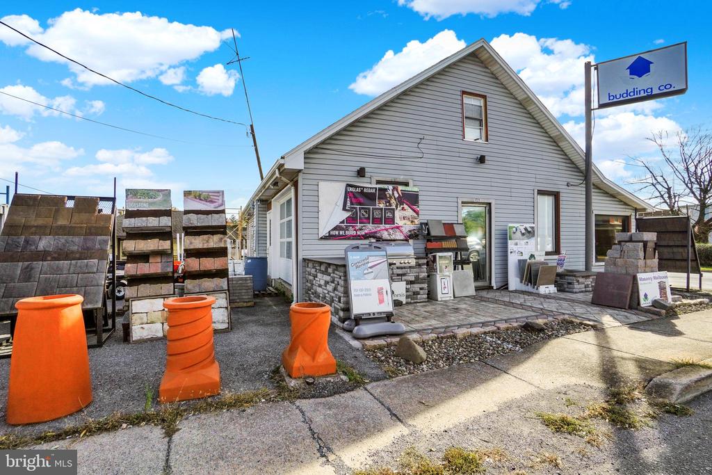 302 S 18TH STREET