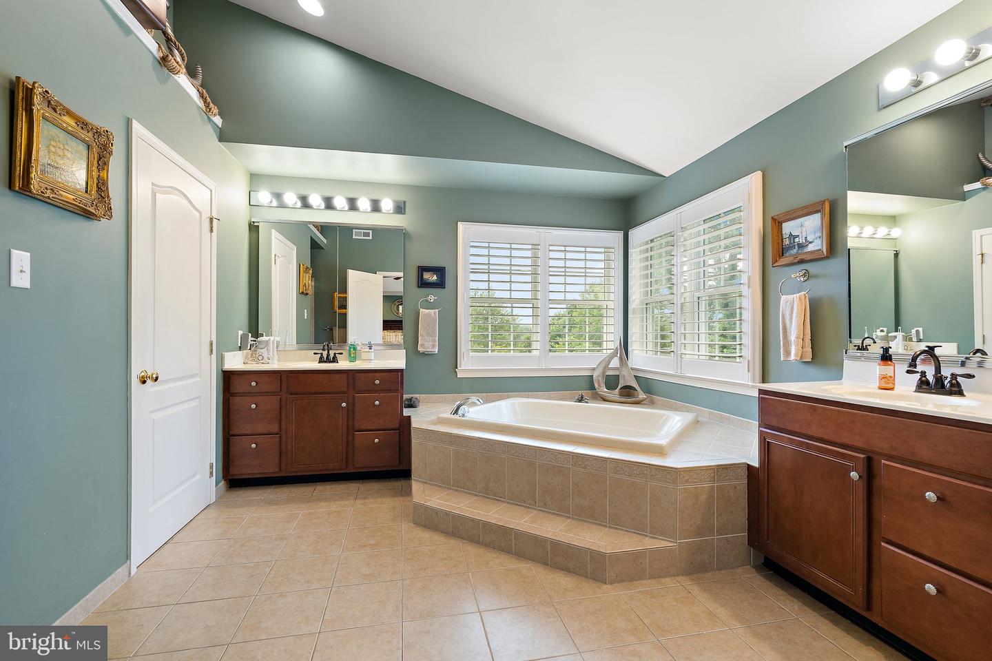 1959 Goldenridge Dr