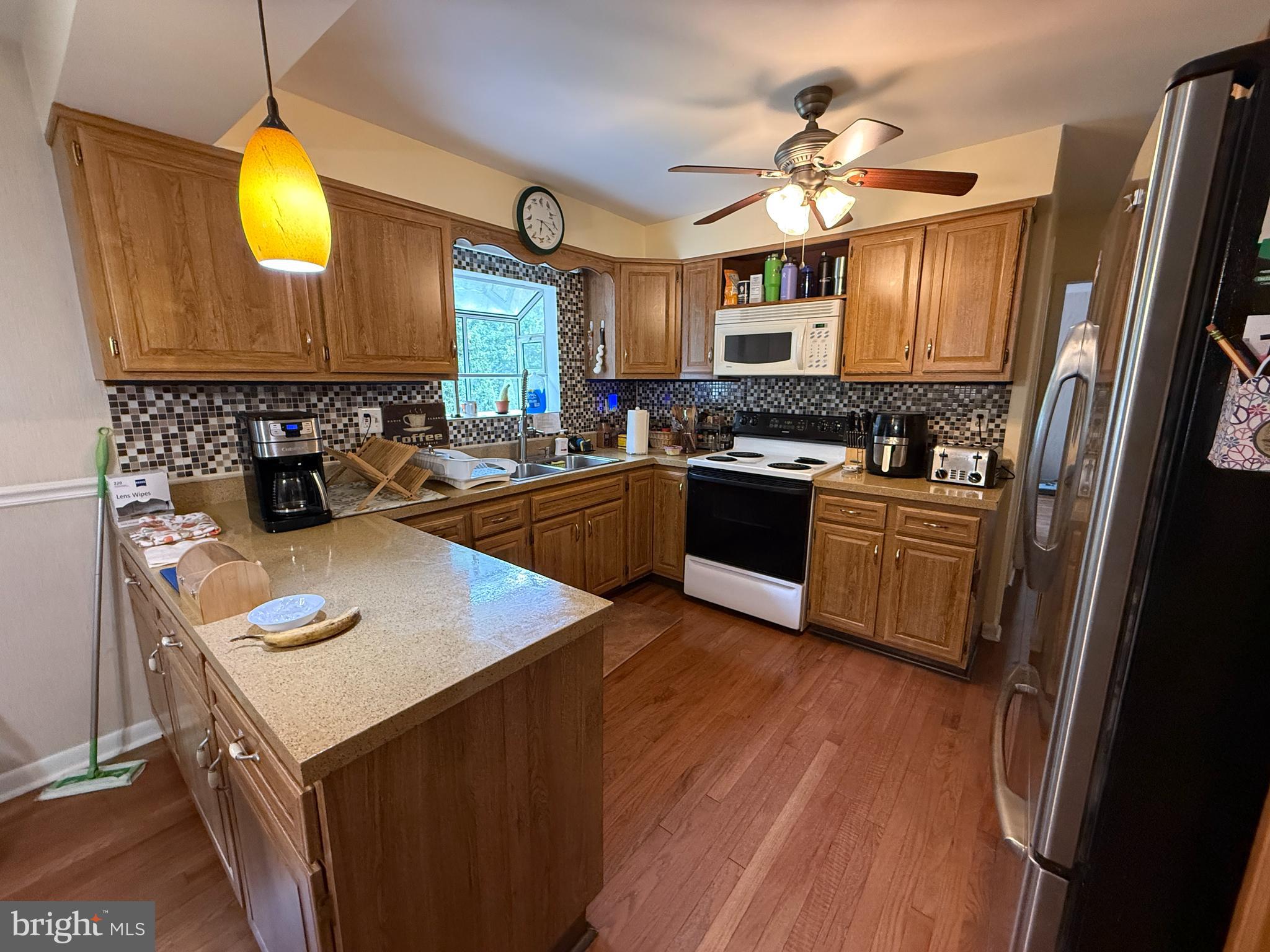 1667 BEACON HILL ROAD