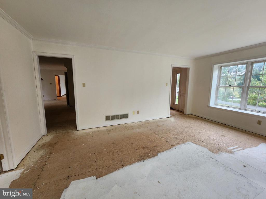 1018 ASHLEY ROAD