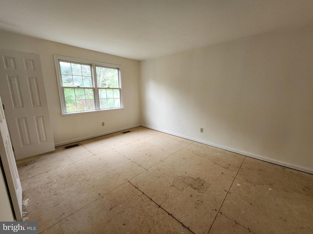 1018 ASHLEY ROAD