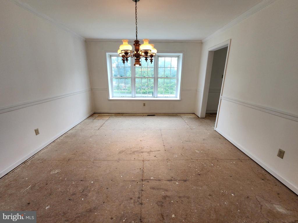1018 ASHLEY ROAD