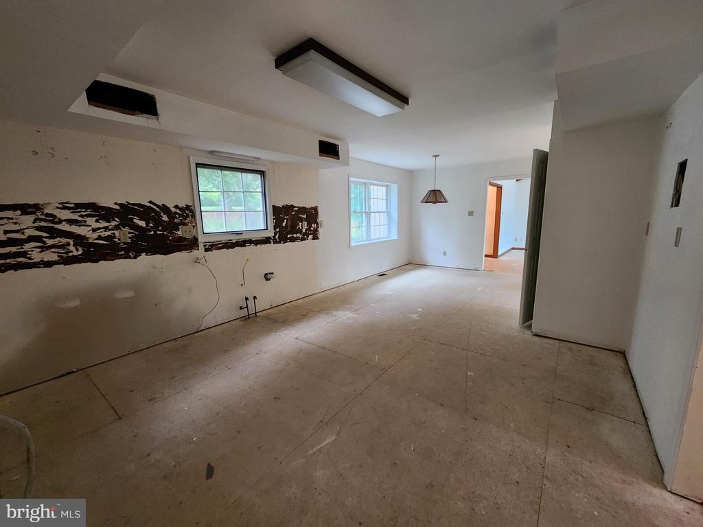1018 ASHLEY ROAD