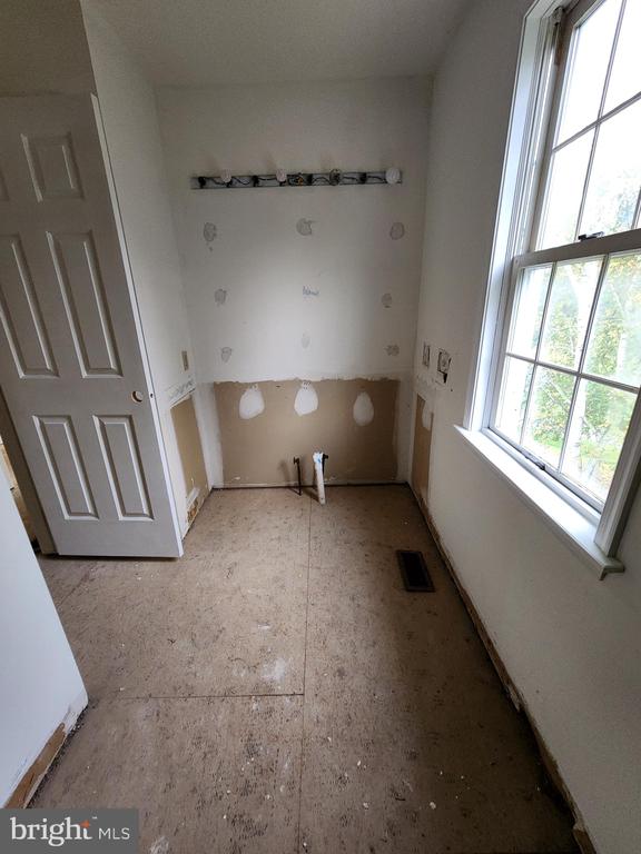1018 ASHLEY ROAD