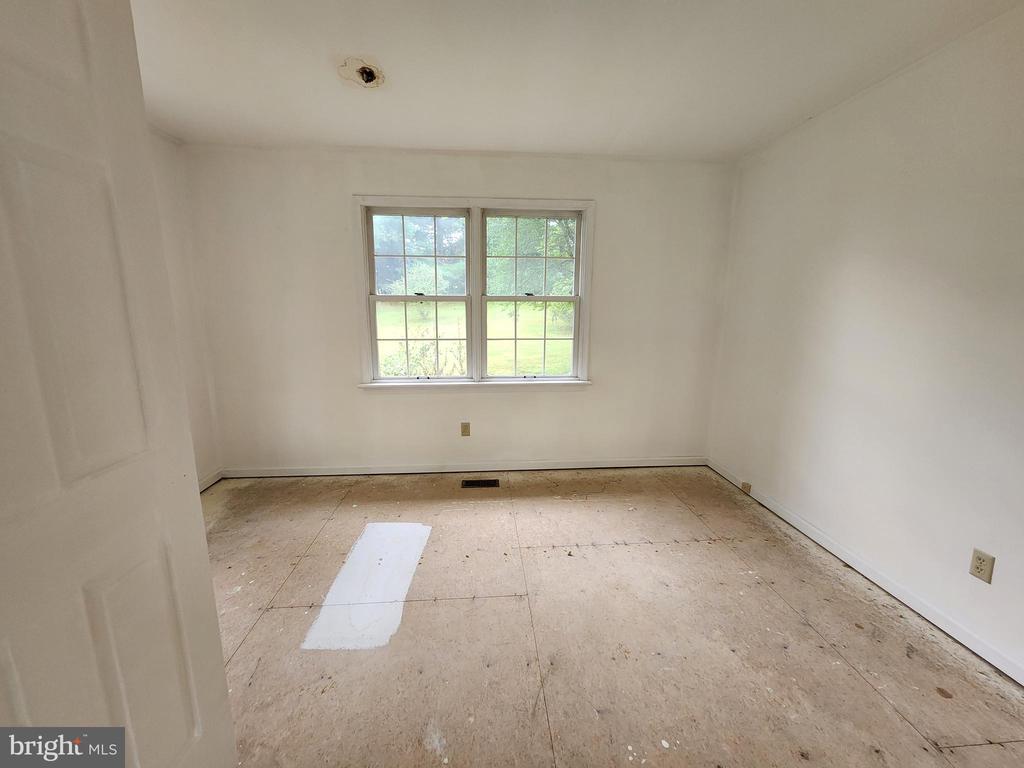 1018 ASHLEY ROAD
