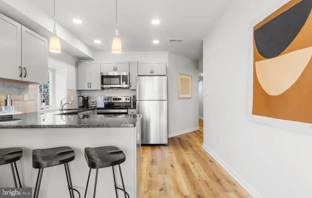 215 E LINDEN STREET UNIT 3