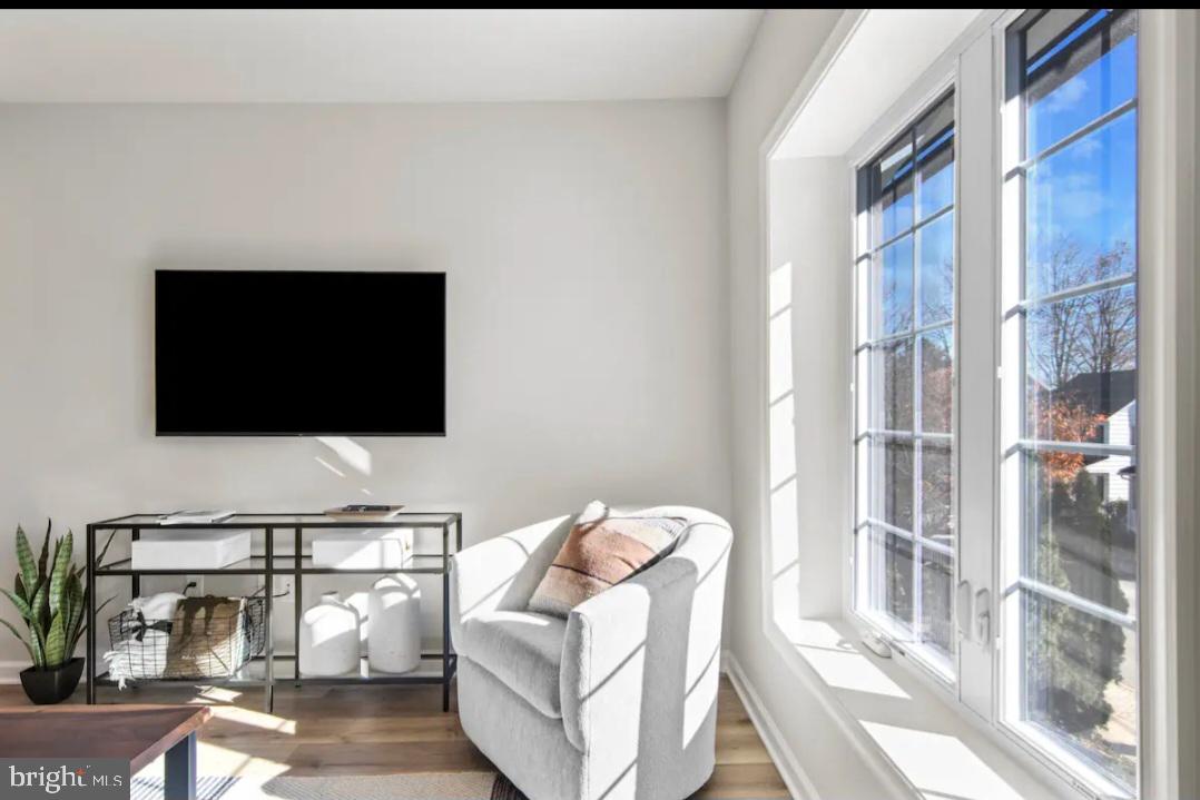 215 E LINDEN STREET UNIT 3