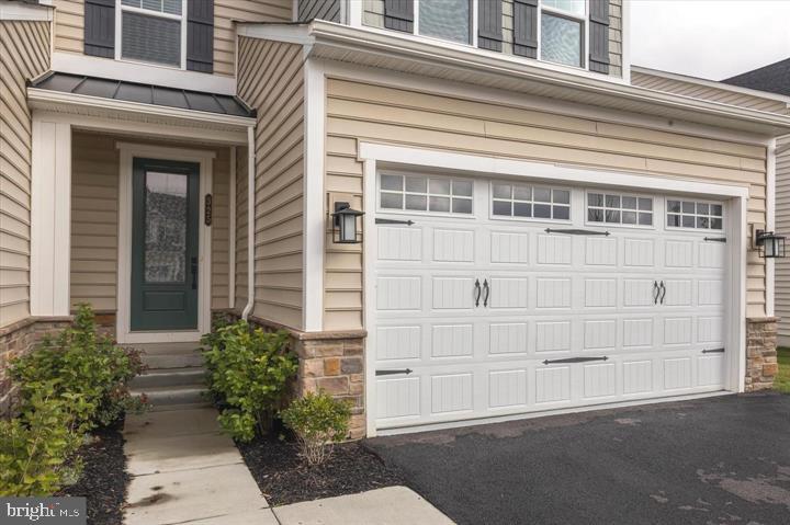 325 PIPER LANE