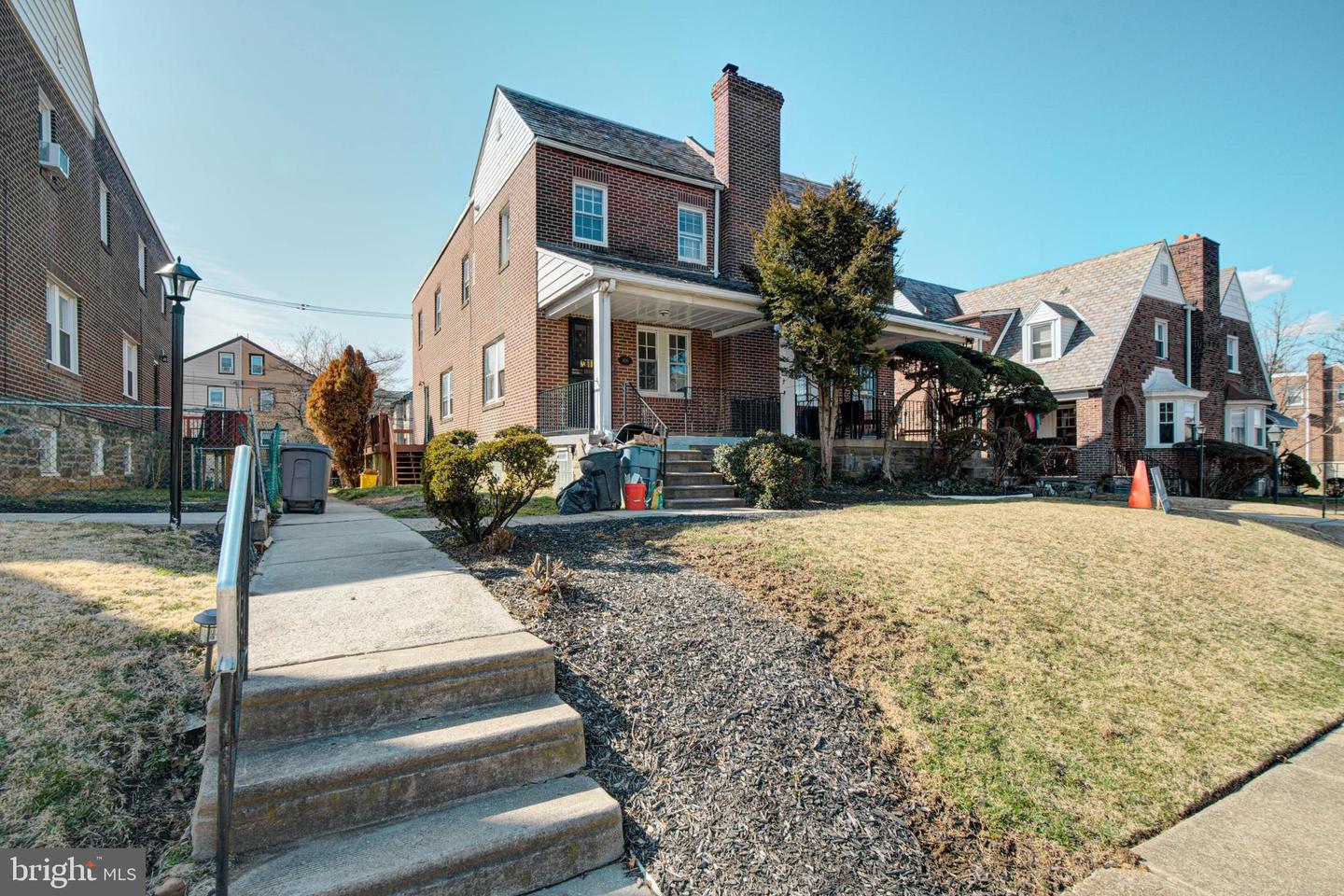 606 Fern St
