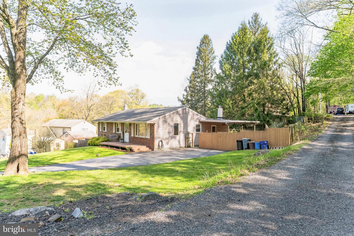 108 Maple Ave