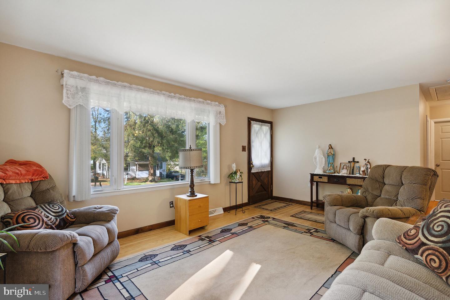 108 Maple Ave