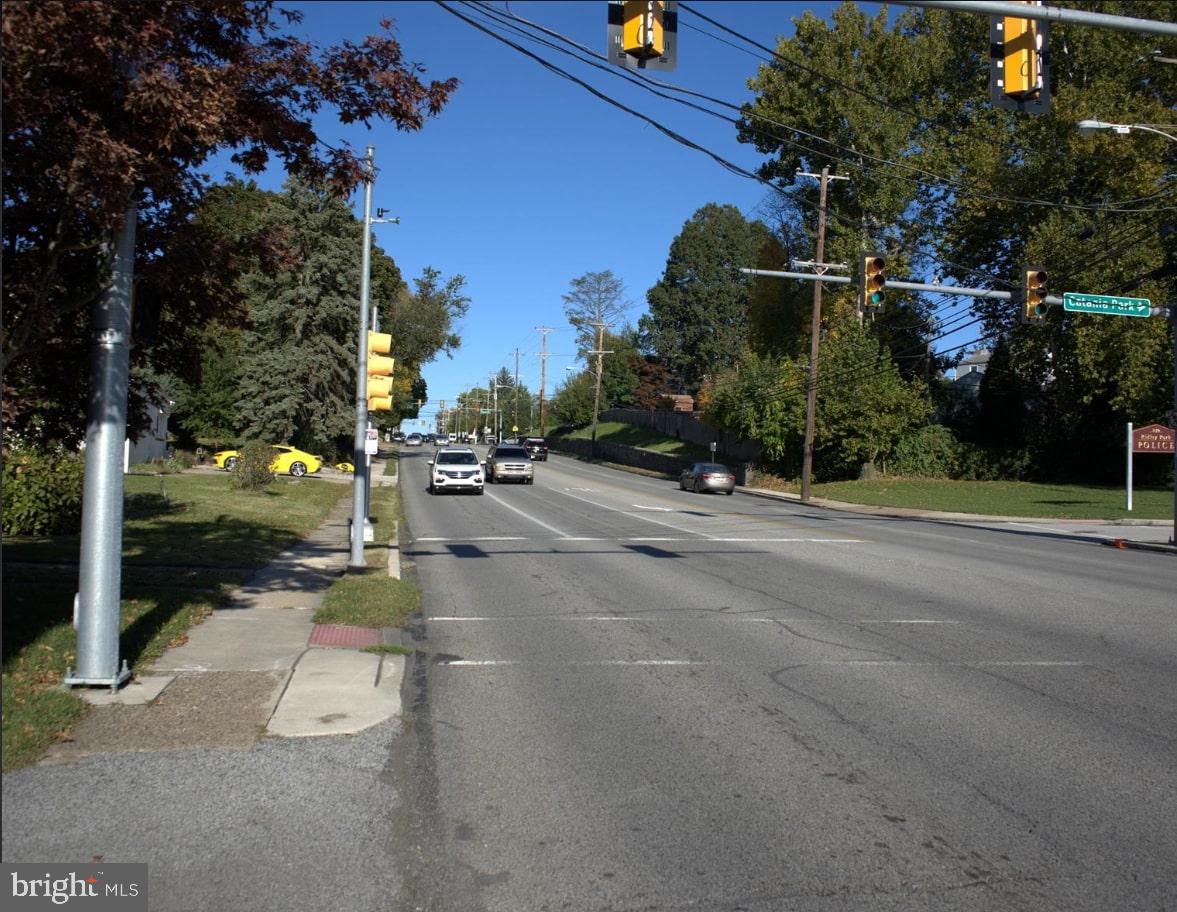 401 W CHESTER PIKE
