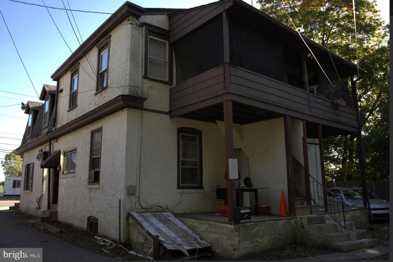 401 W CHESTER PIKE