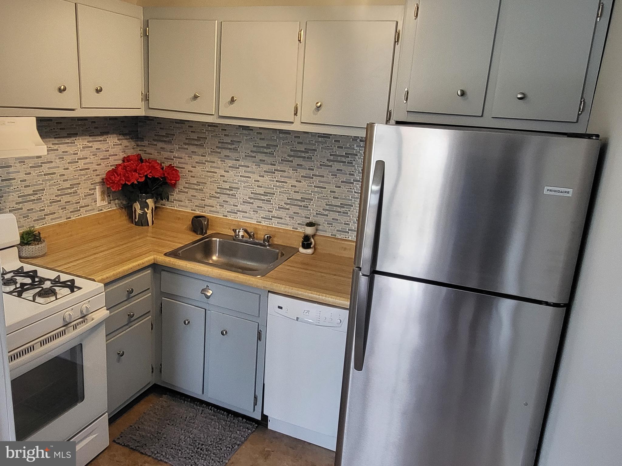 100 E Glenolden Ave #E19