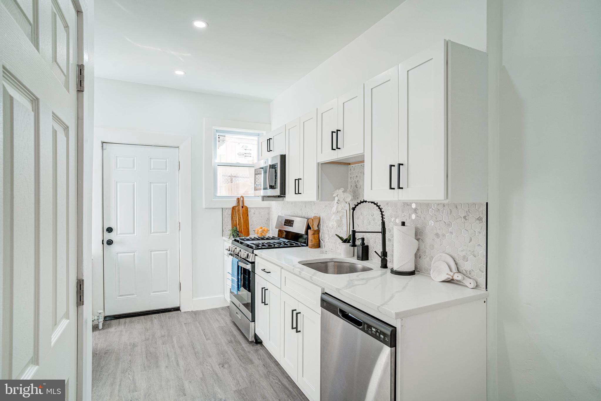 64 N MacDade Blvd