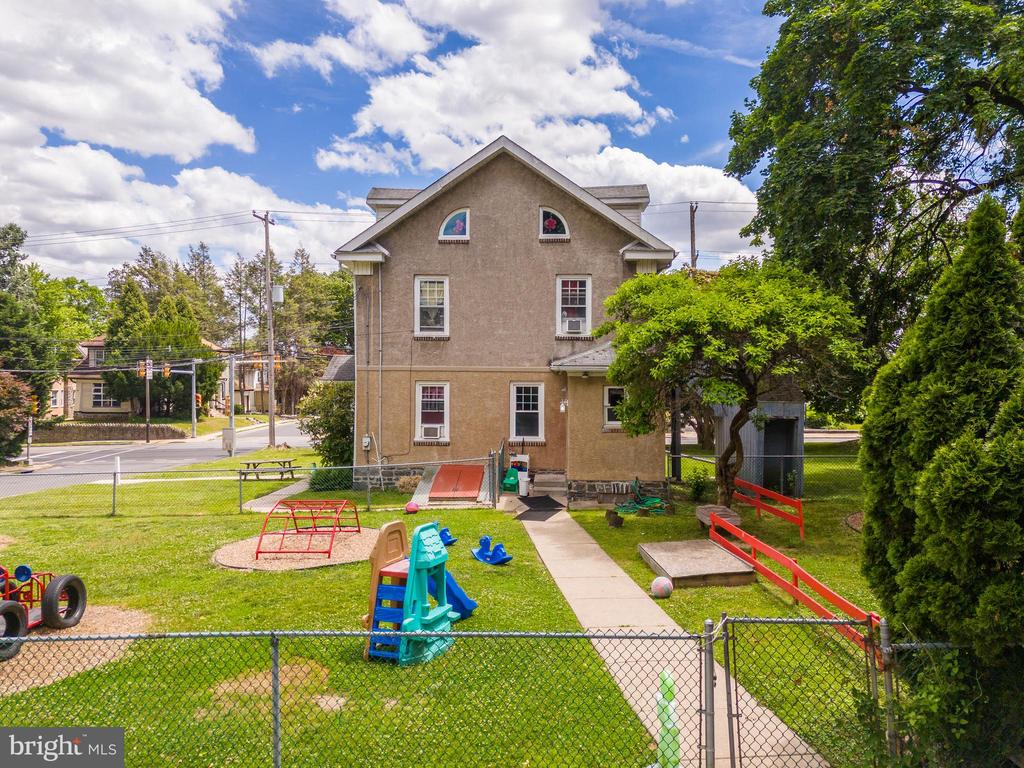 223 E Park Rd