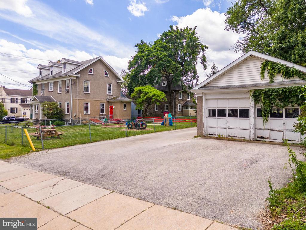 223 E Park Rd