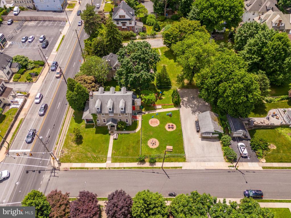 223 E Park Rd