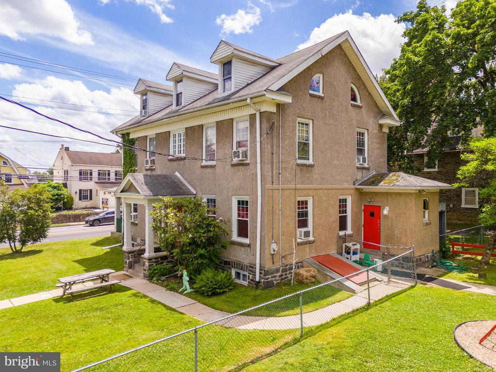 223 E Park Rd