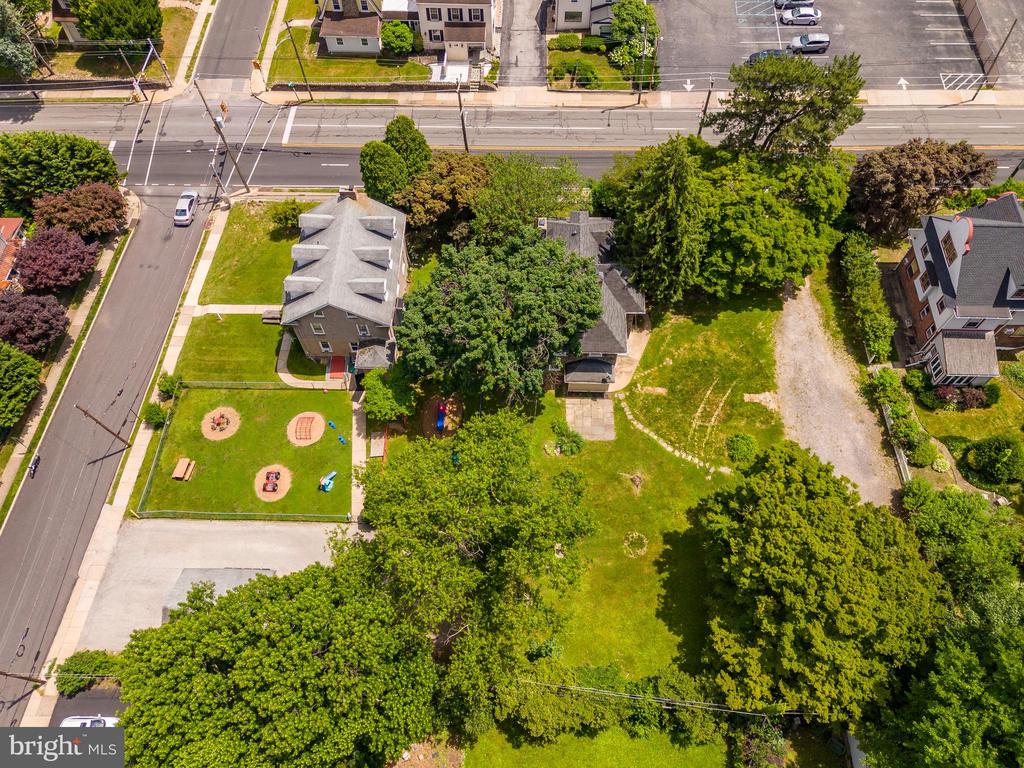 223 E Park Rd