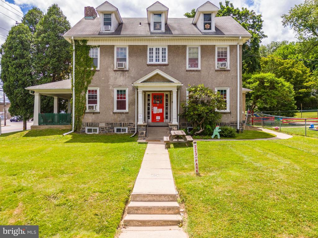 223 E Park Rd