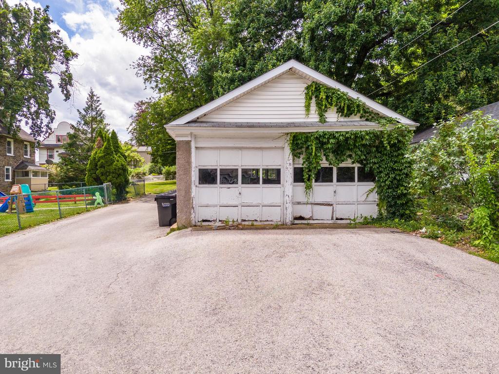 223 E Park Rd