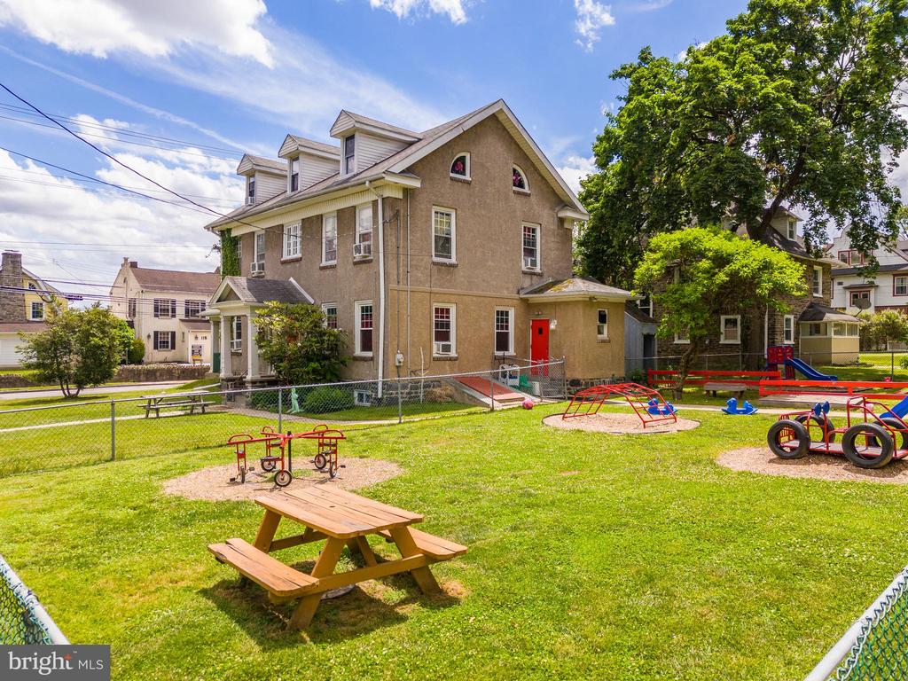 223 E Park Rd