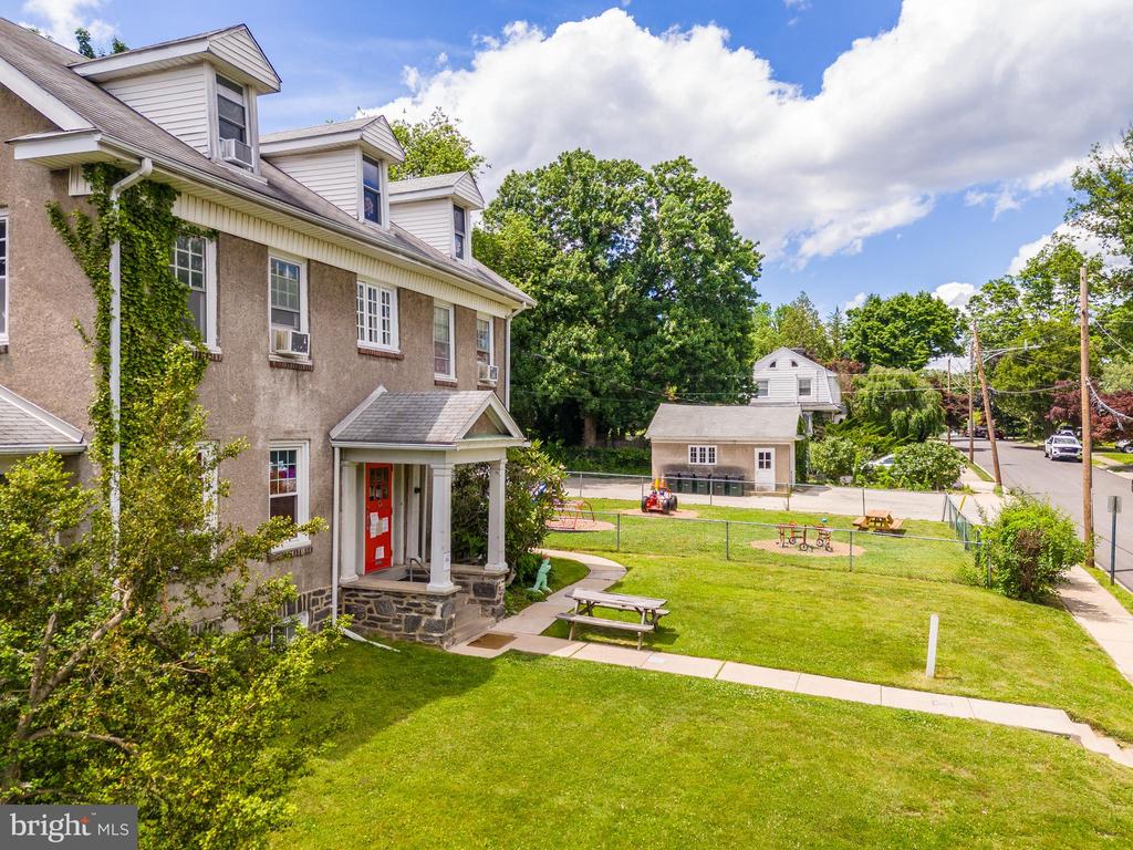 223 E Park Rd