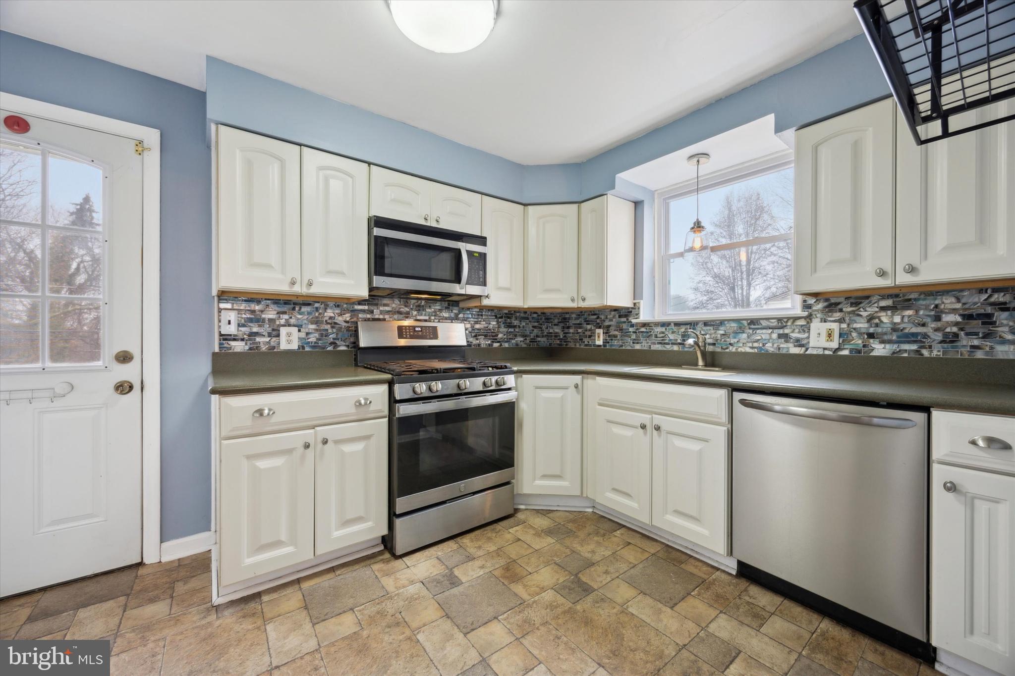 165 Netherwood Dr