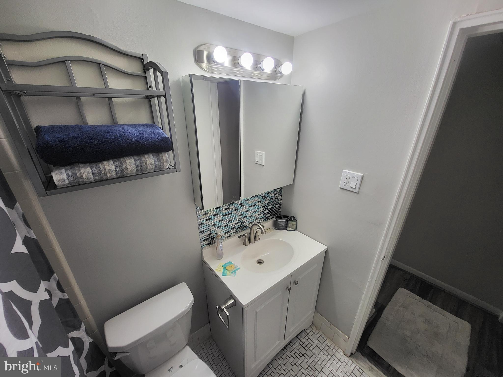 100 E Glenolden Ave #E-16