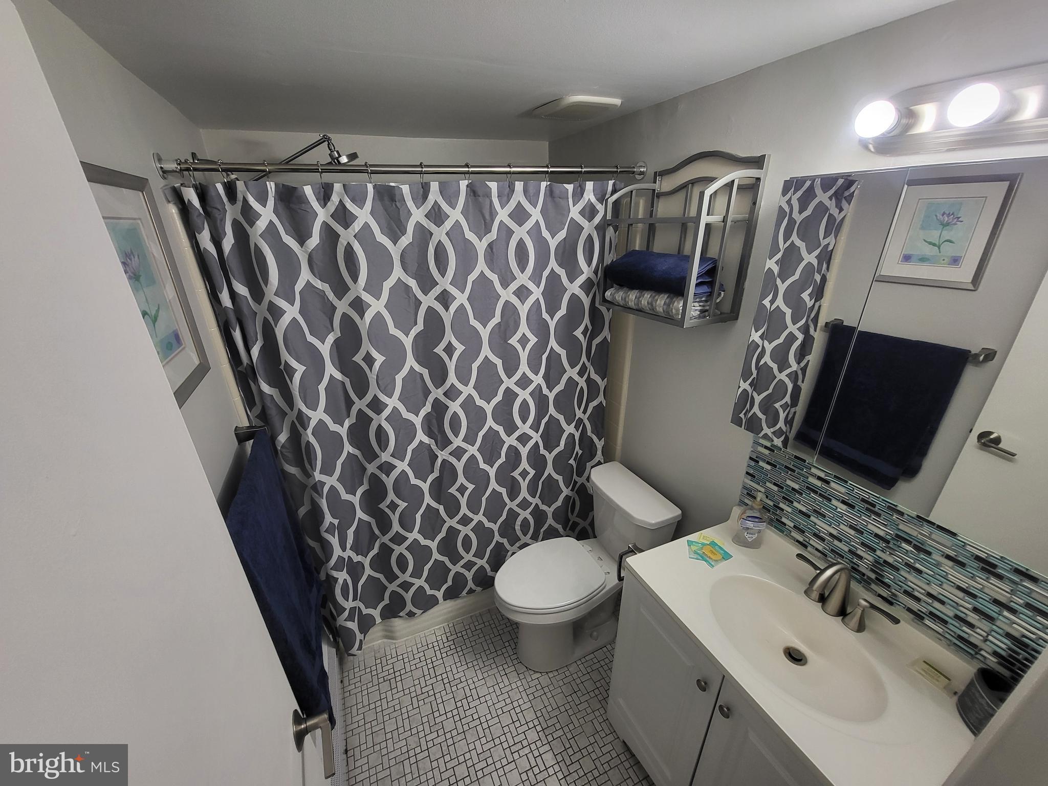 100 E Glenolden Ave #E-16