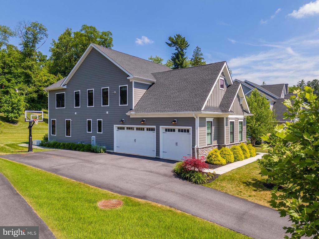 109 Harvard Ln