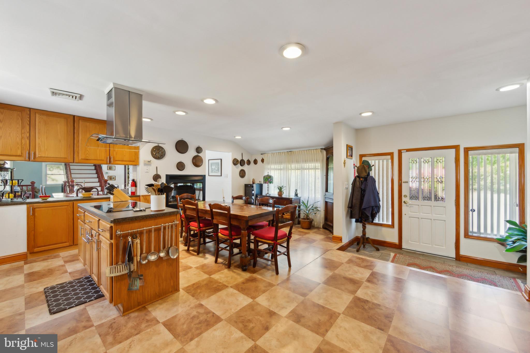 216 Howarth Rd