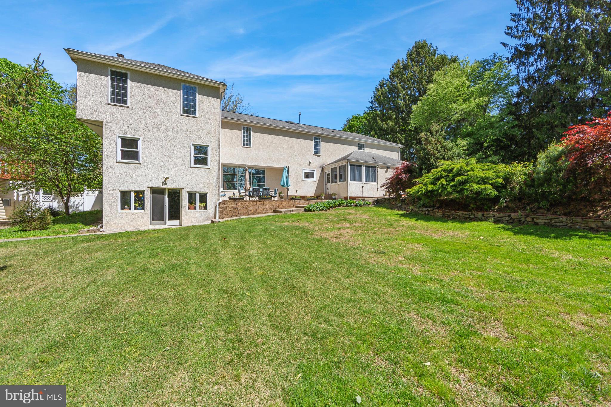 216 Howarth Rd