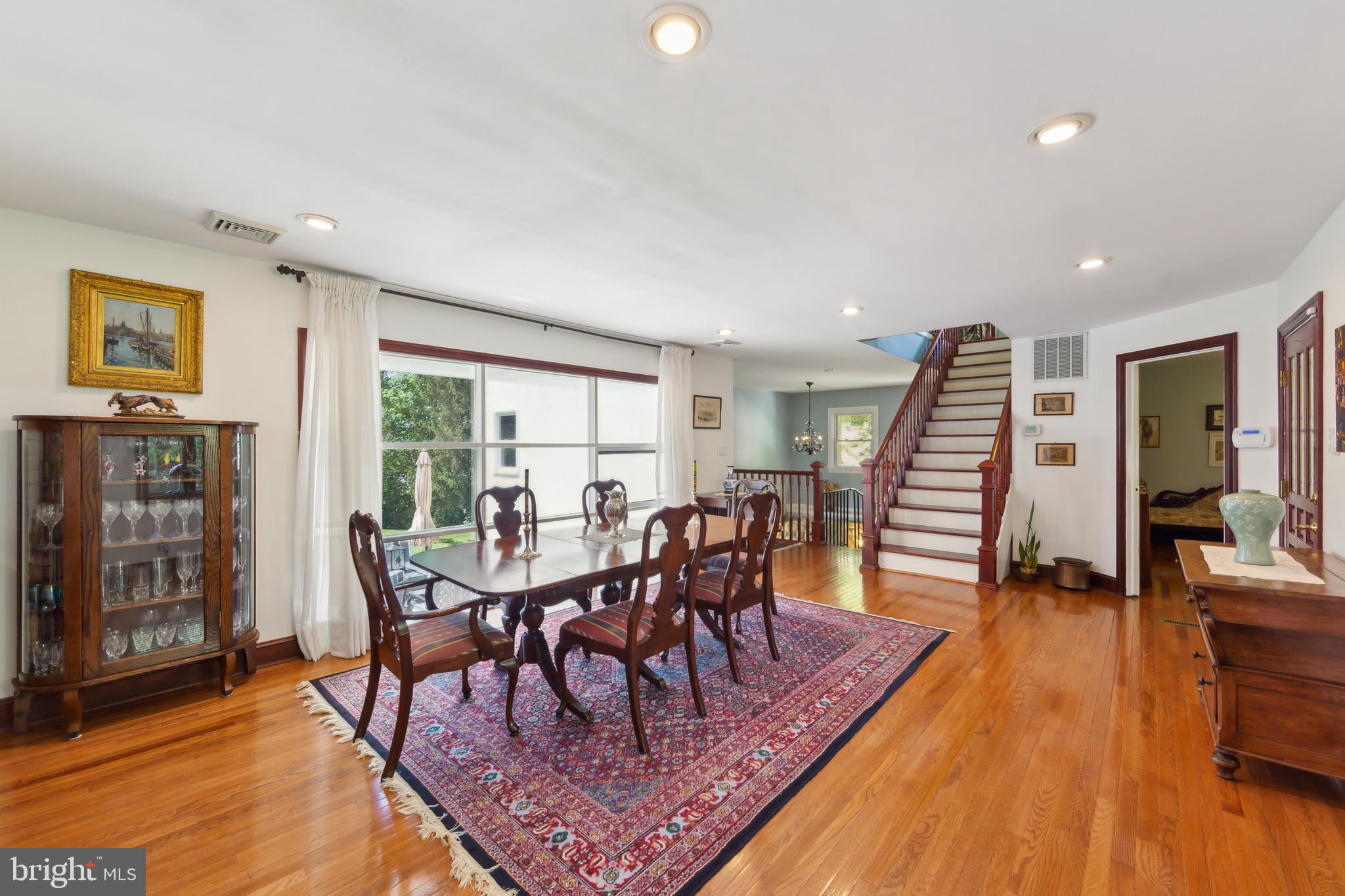 216 Howarth Rd