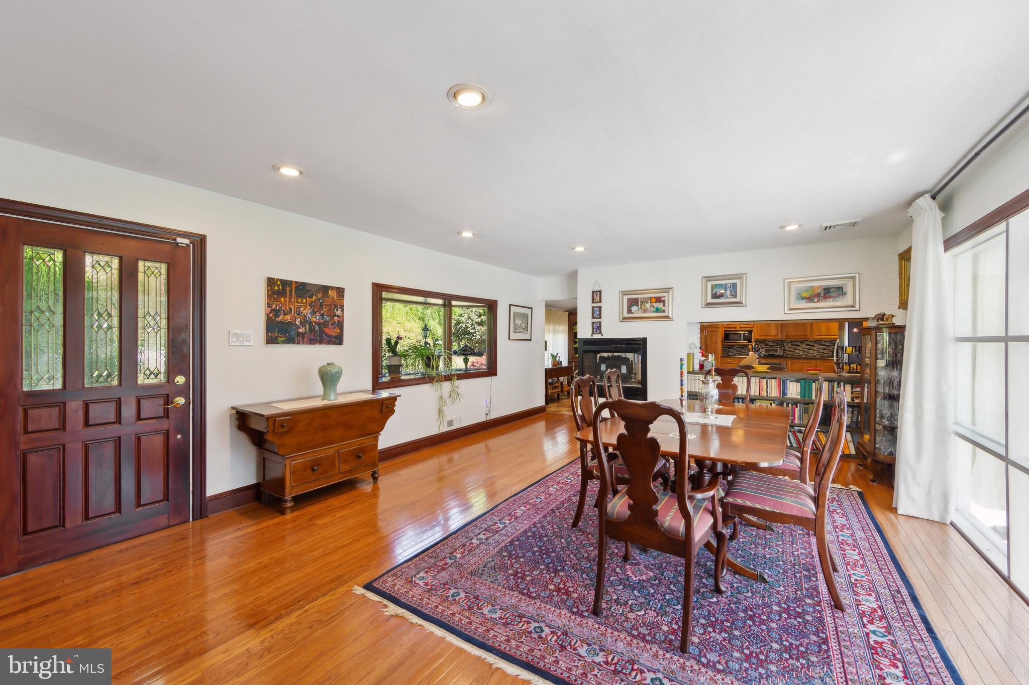 216 Howarth Rd