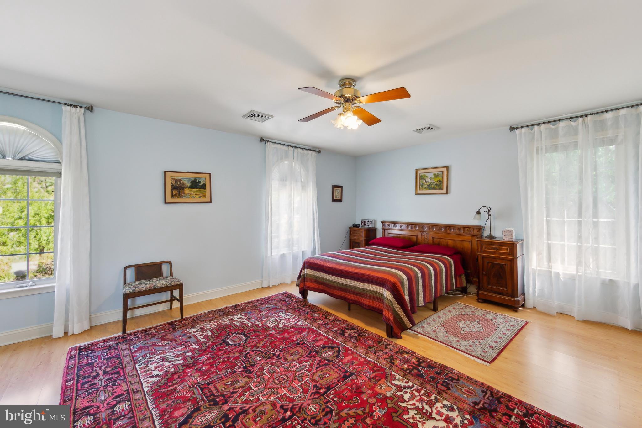 216 Howarth Rd