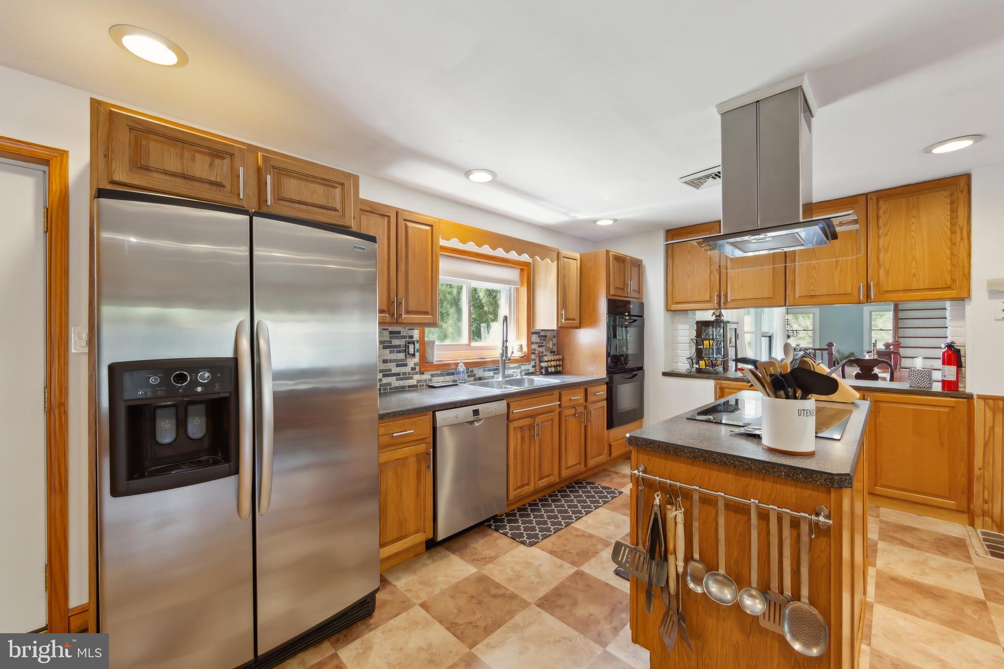 216 Howarth Rd