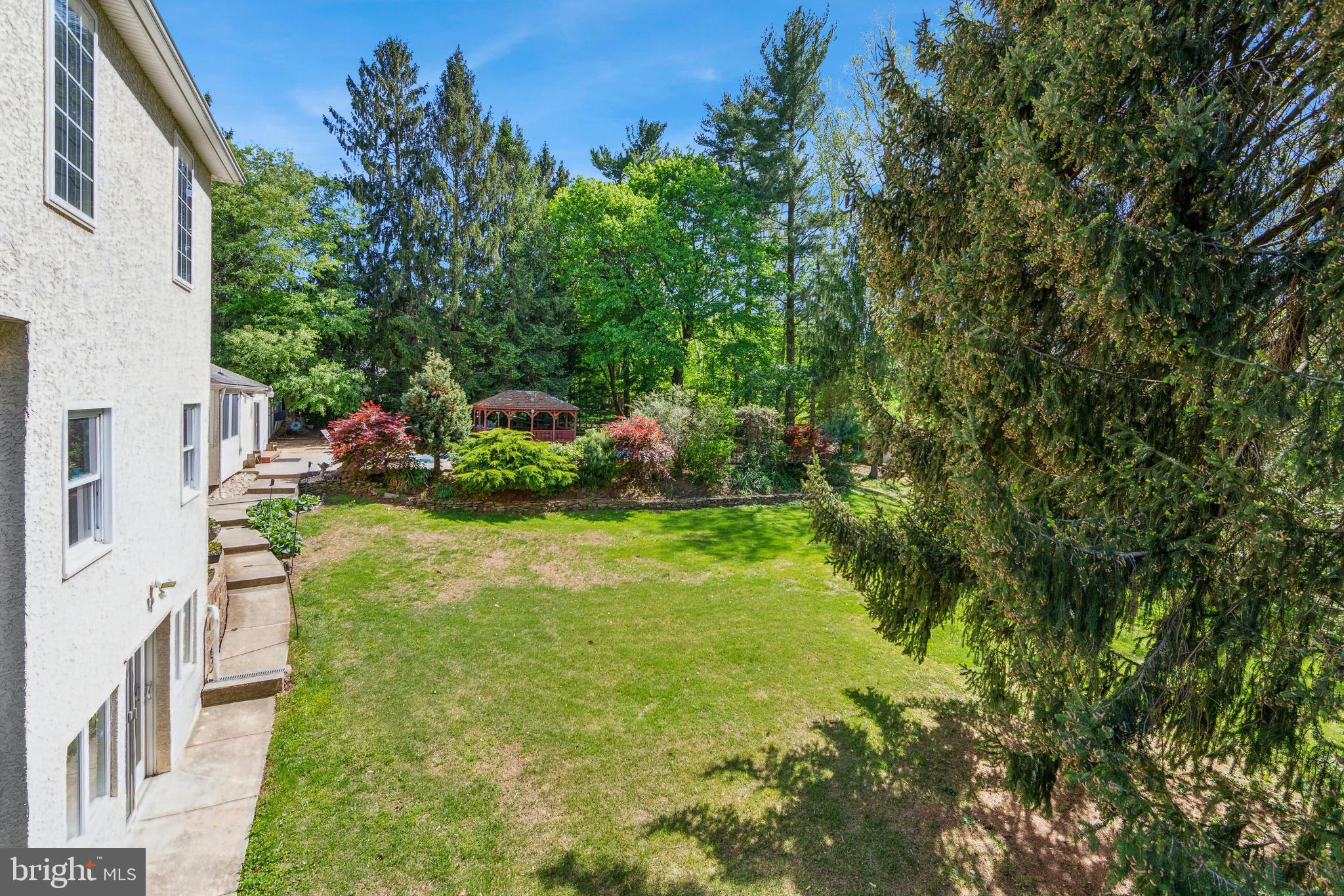 216 Howarth Rd