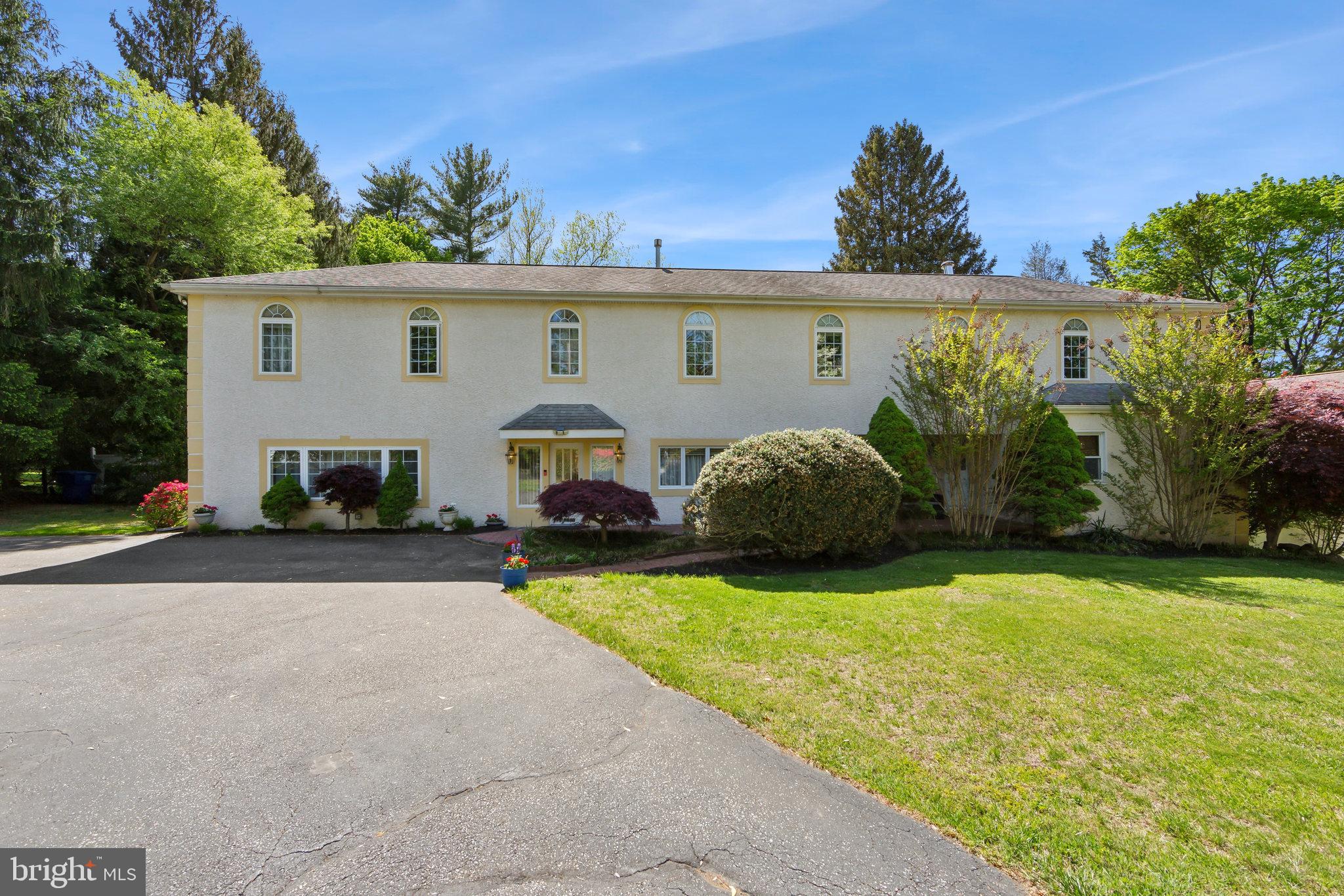 216 Howarth Rd