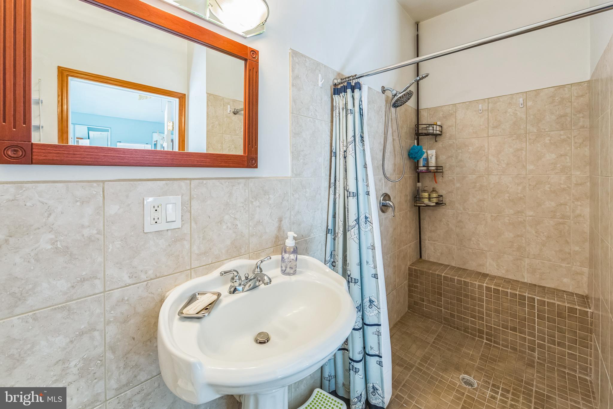 216 Howarth Rd