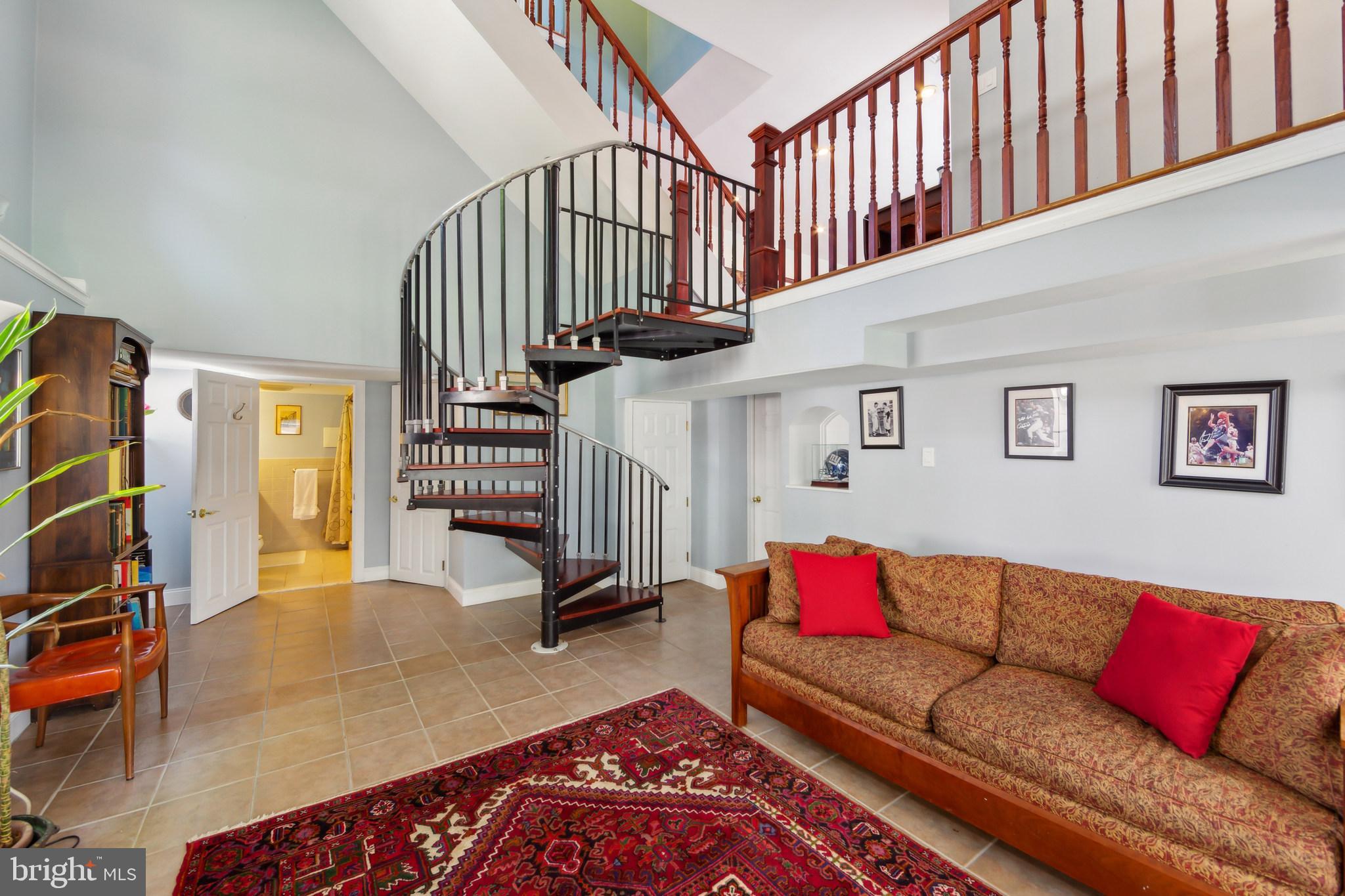 216 Howarth Rd