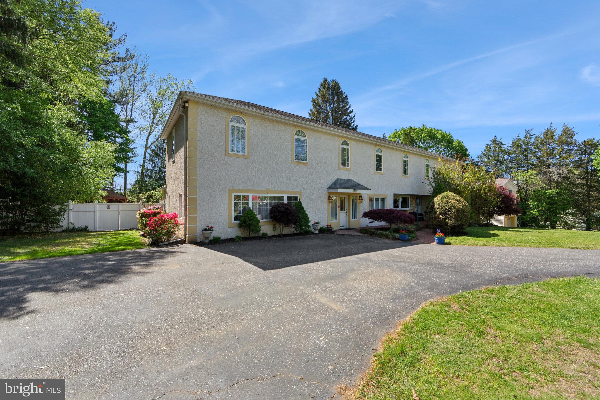 216 Howarth Rd