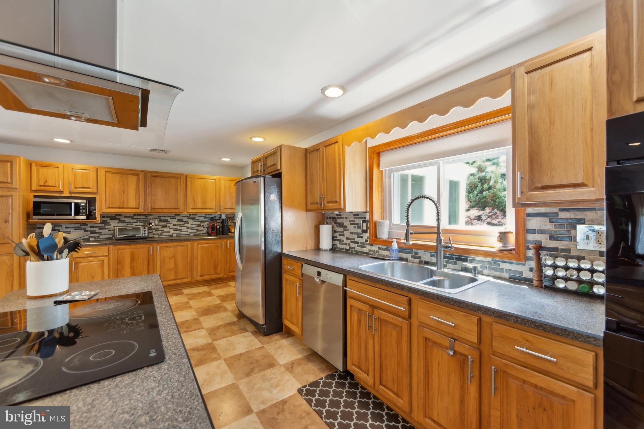 216 Howarth Rd