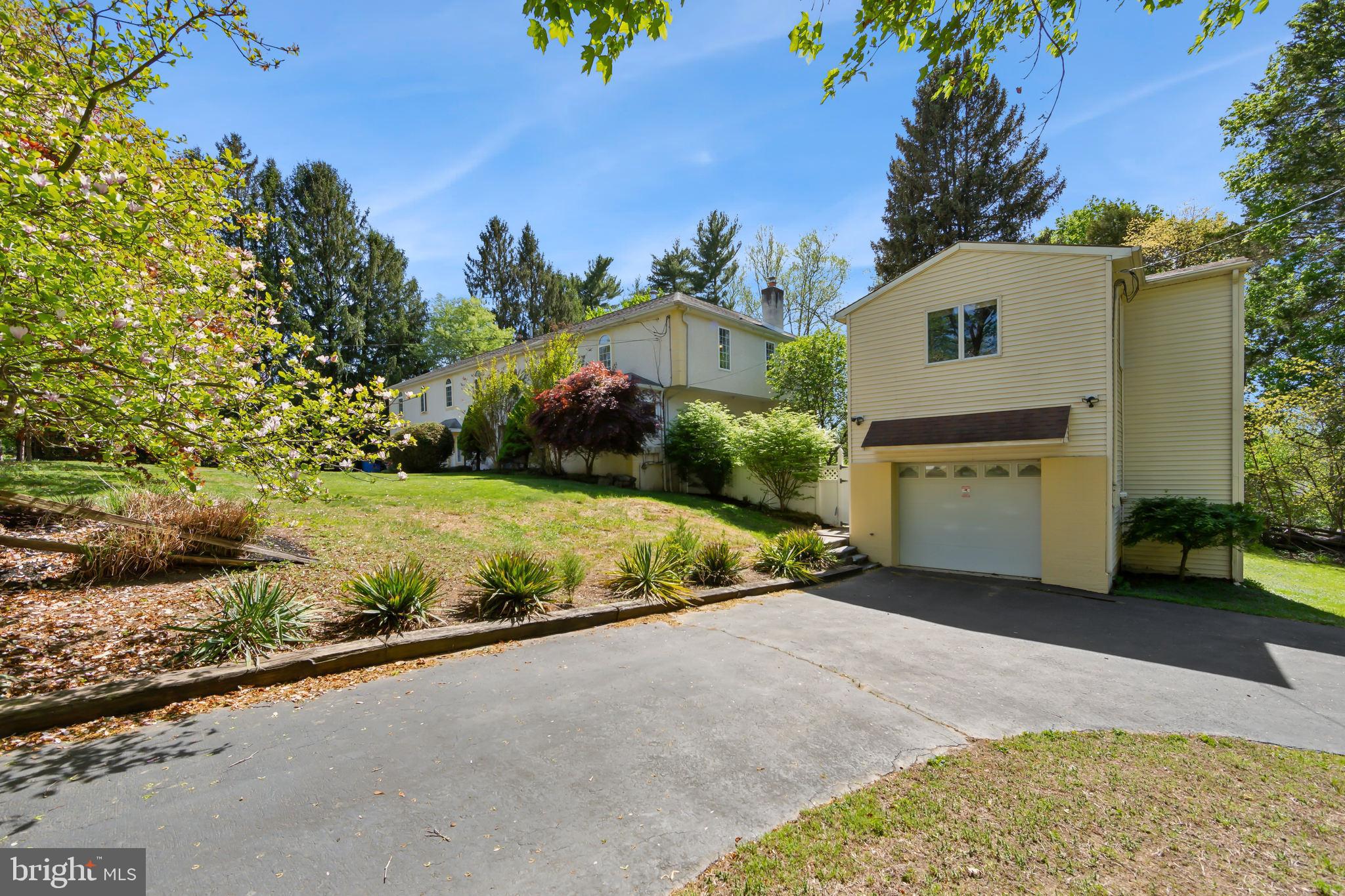 216 Howarth Rd
